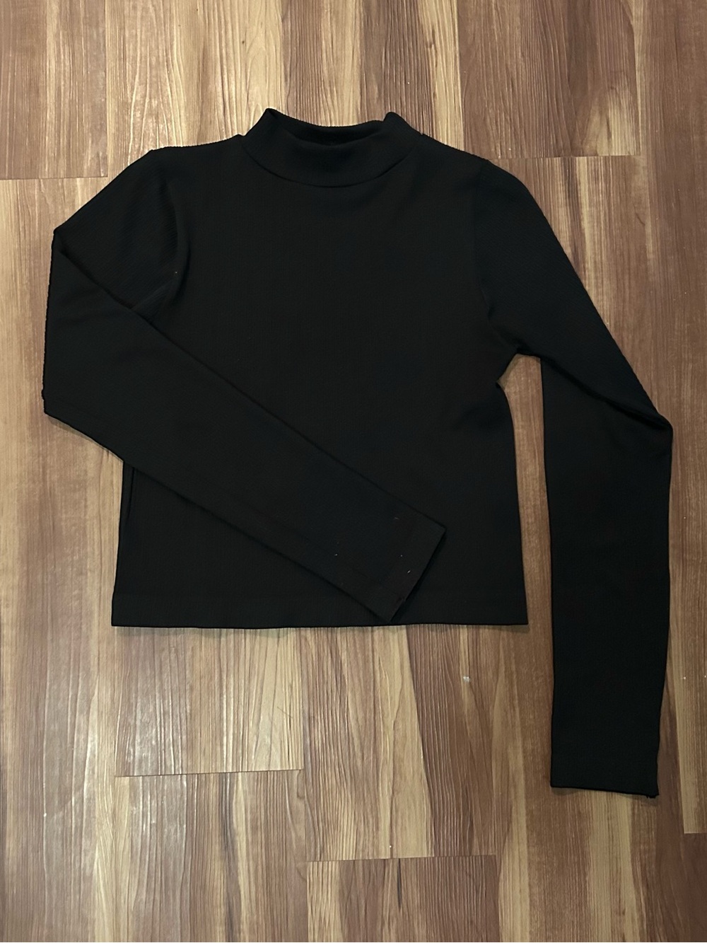 Forever 21 Black Long-Sleeve Mock Neck Crop Top